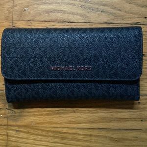 ‼️NWT Michael Kors Jet Set Travel Wallet